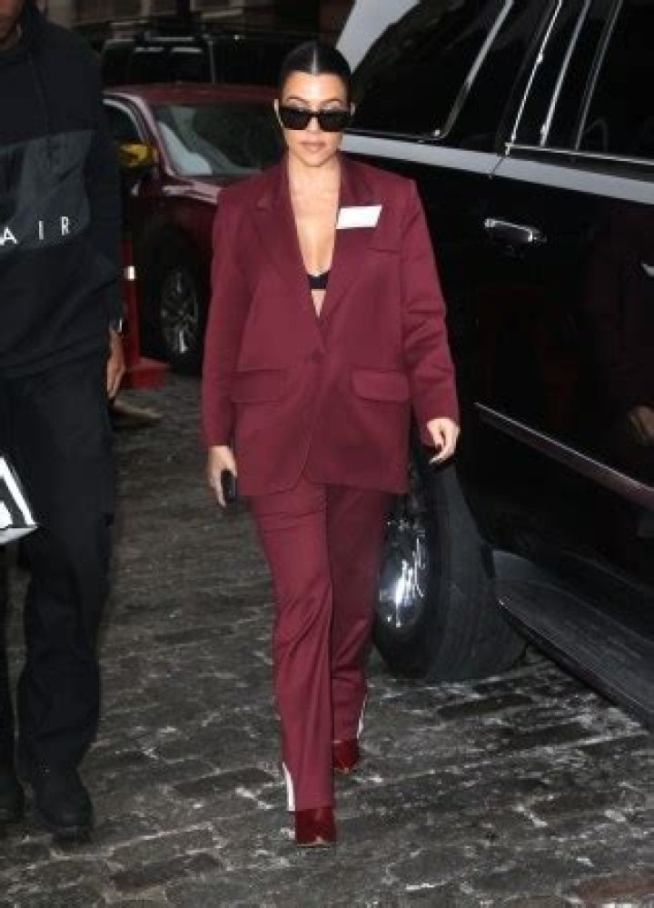 Kourtney Kardashian Vs. Kim’s Bra Under Blazer Looks — See Pics – Hollywood Life