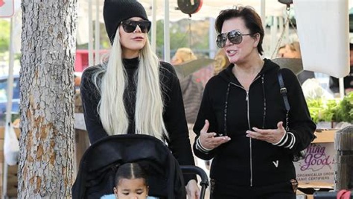Kris Jenner’s Elf On The Shelf Display: Video – Hollywood Life