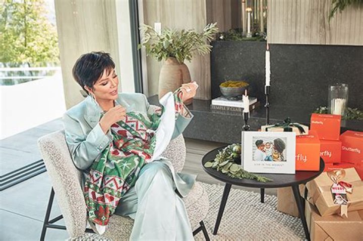 Kris Jenner Shares Favorite Holiday Gift With Shutterfly (Exclusive) – Hollywood Life