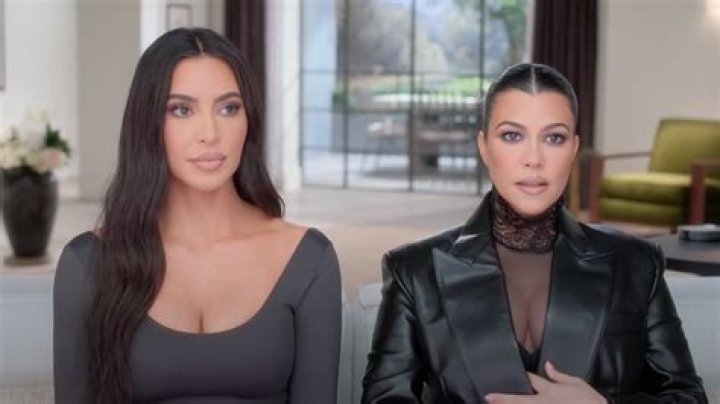 Kris Jenner Sobs In Front Of Khloe While Social Distancing In ‘KUWTK’ Trailer: ‘I Miss You’