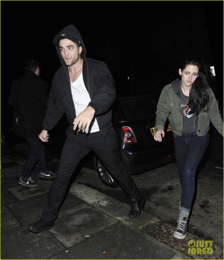 Kristen Stewart Attends Marcus Foster Concert: Missing Robert Pattinson?