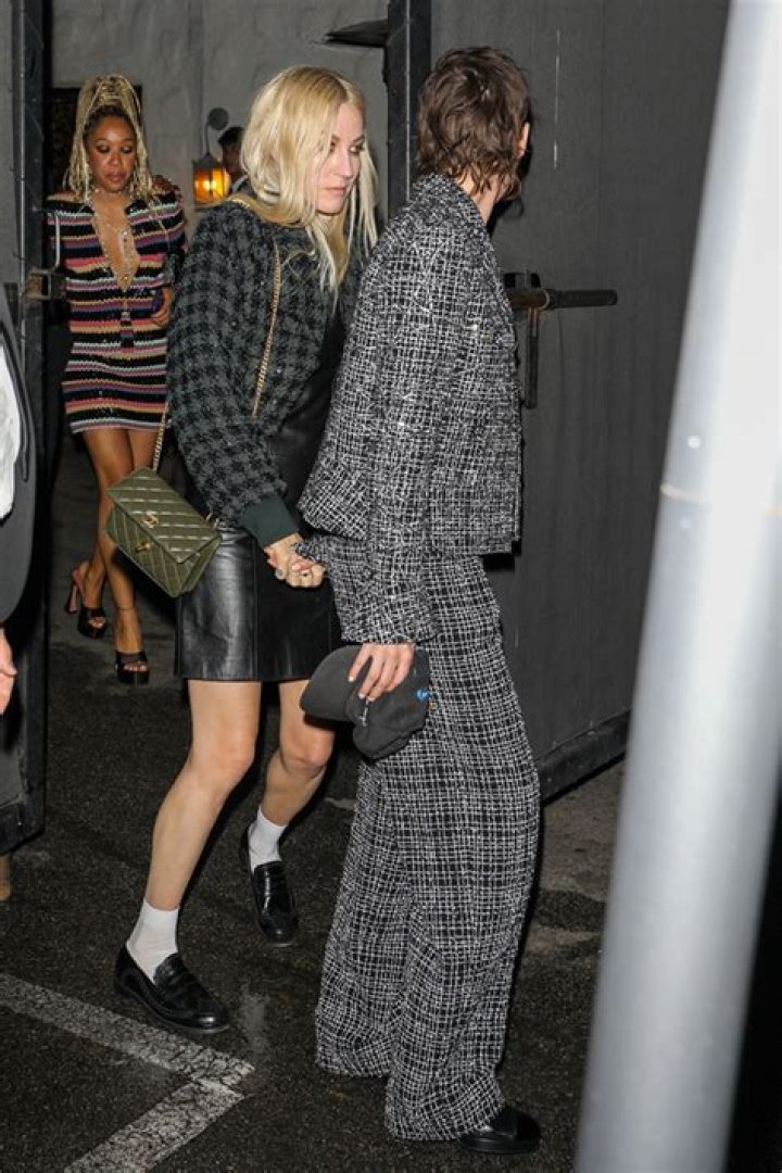 Kristen Stewart & Dylan Meyer Holding Hands At Chanel Cruise Party – Hollywood Life