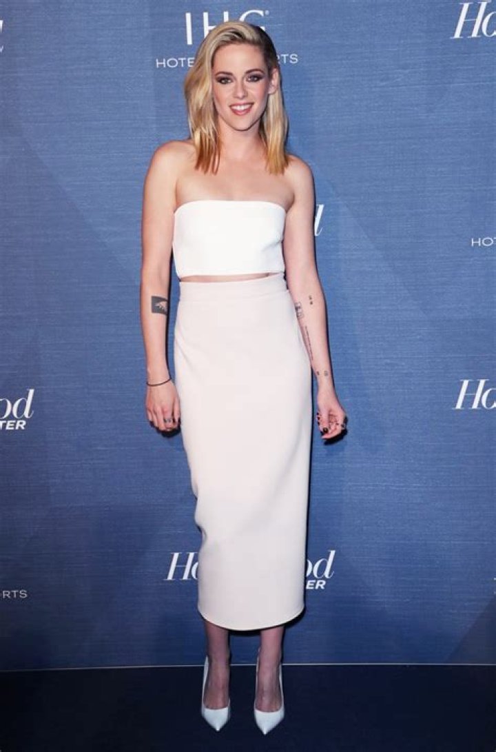 Kristen Stewart Slays In Strapless Crop Top & Skirt At Oscar Nominee Celebration — Photo