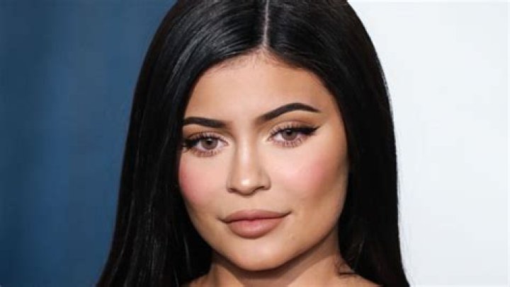 Kylie Jenner Asks Her Glam Squad To ‘Stop Fighting’ During Hilarious Video: ‘So Unprofessional’