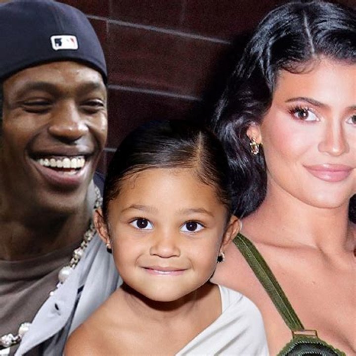 Kylie Jenner Enjoys A Family Lunch Date Travis Scott & Daughter Stormi, 1