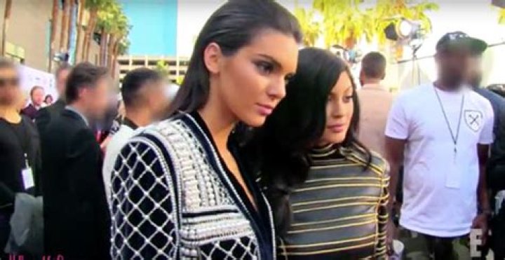 Kylie Jenner Faints — Almost Passes Out On Red Carpet – Hollywood Life