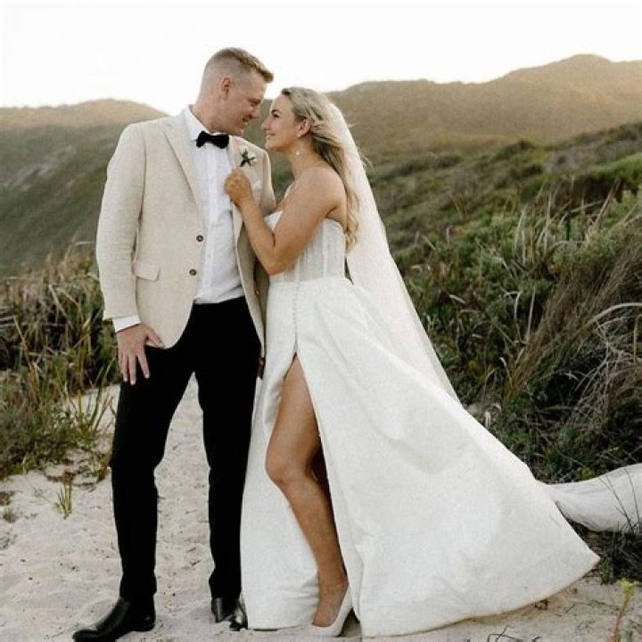 Kylie Jenner Gives Off Major Bridal Vibes In Strapless White Dress 1 Day After Travis Scott Says He’ll Propose