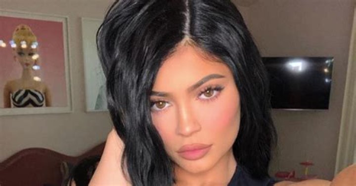 Kylie Jenner Goes Makeup-Free In Her Pajamas While Getting A ‘Good Morning’ Hug From Stormi