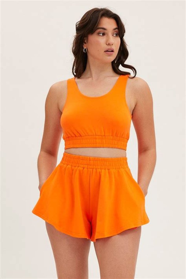 Kylie Jenner Goes Makeup-Free & Rocks A Sexy Orange Crop Top After ‘Sweaty’ Workout