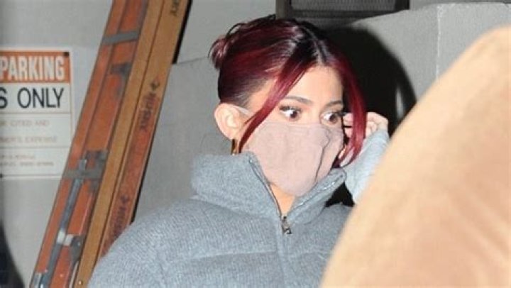 Kylie Jenner Goes Shopping In Beverly Hills In Expensive Puffer Jacket – Hollywood Life