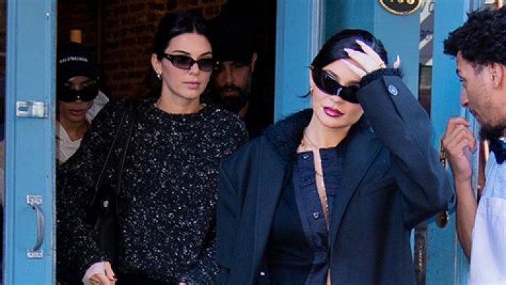 Kylie Jenner ‘Leaned On’ Sister Kendall After Travis Scott Split – Hollywood Life