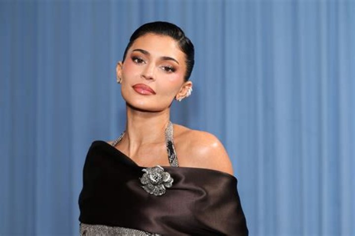 Kylie Jenner Poses In Stunning White Gown With Plunging Neckline After Reuniting With Drake