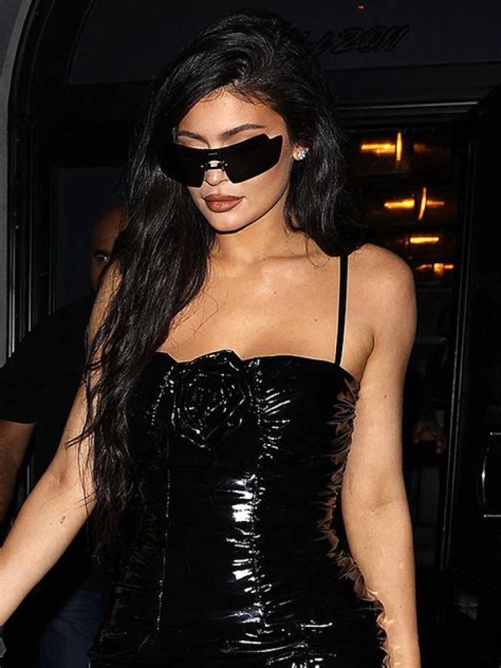 Kylie Jenner Rocks Black Bra In New Selfies – Hollywood Life