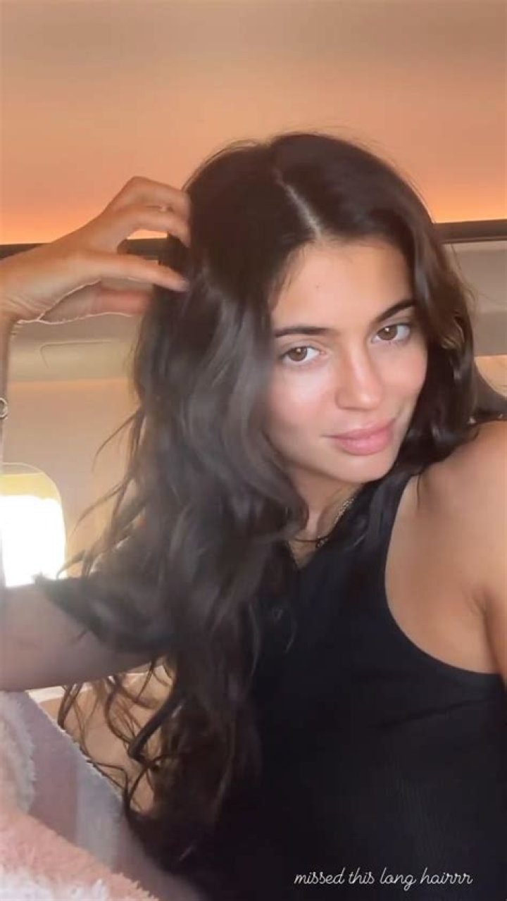 Kylie Jenner Rocks No Makeup as She Shows Off Her New Foundation in Video