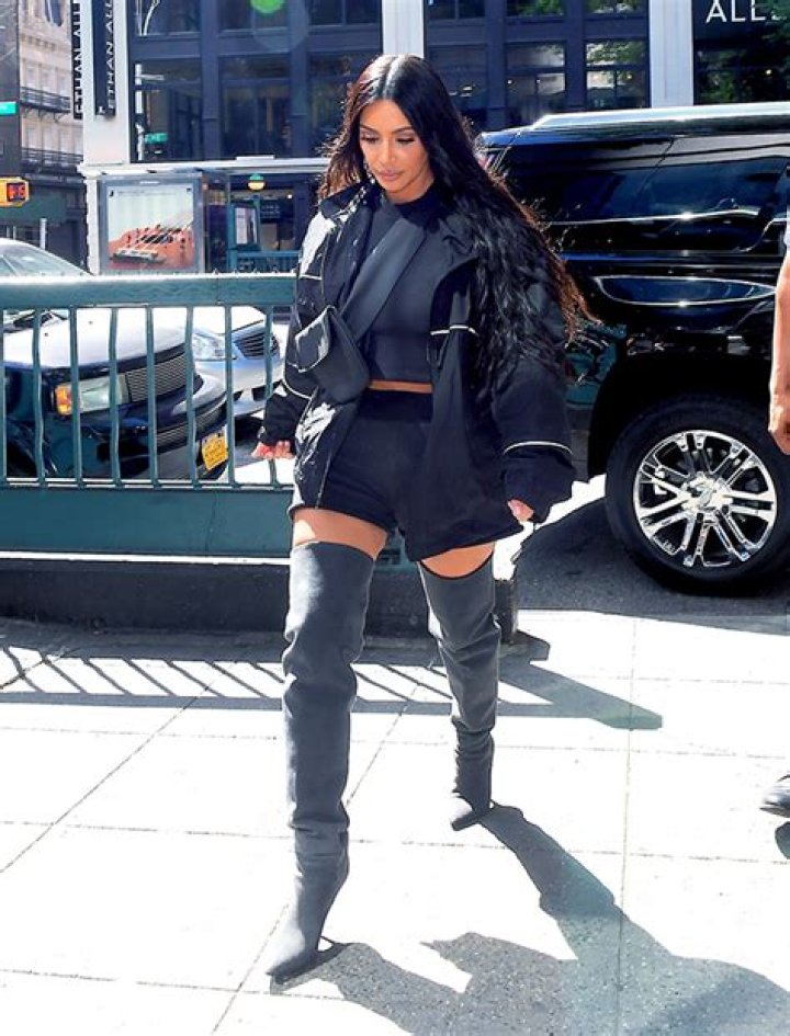 Kylie Jenner Rocks Thigh-High Boots With Holiday-Inspired Outfit: Pics – Hollywood Life