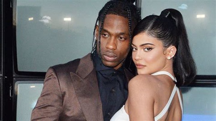 Kylie Jenner’s Gifted Flowers From Travis Scott For Valentine’s Day – Hollywood Life