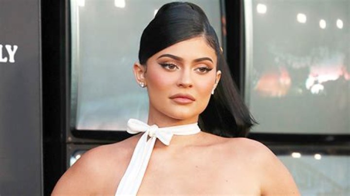 Kylie Jenner’s Reason For Skipping Emmys Revealed After Kendall & Kim Attend Without Her