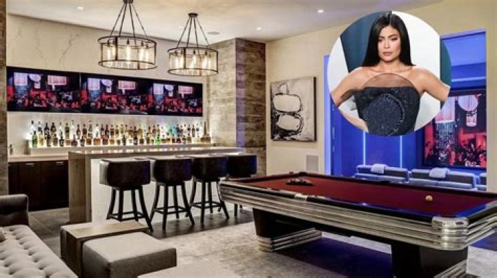 Kylie Jenner Shows Off Her Bare Midsection In New Pics From Backyard Of $36.5 Million Mansion