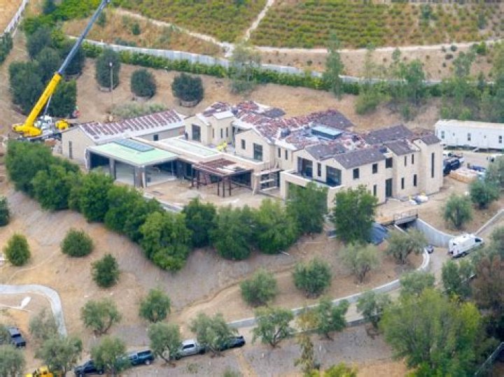 Kylie Jenner Starts Construction On Hidden Hills Mansion: Photos – Hollywood Life