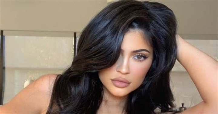Kylie Jenner Stuns In ‘Thirst Trap’ Lingerie Snap – See Photo – Hollywood Life