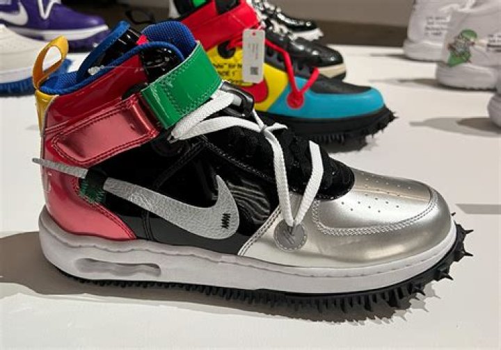 Kylie Jenner Wears Ex Travis Scott’s Unreleased Nike Sneakers – Hollywood Life