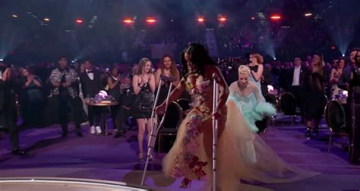 Lady Gaga Fixes SZA’s Dress At Grammys 2022: Video – Hollywood Life