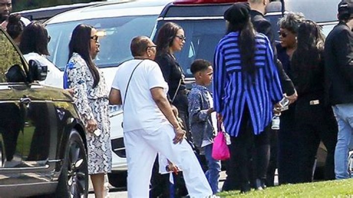 Lauren London, Sons & Family Visit Cemetery – Hollywood Life