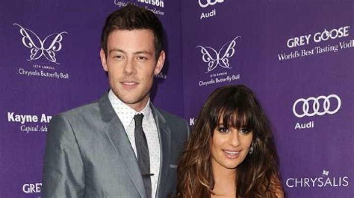 Lea Michele Rocks Bikini & Shows Off Amazing Abs — Stuns On The Beach – Hollywood Life