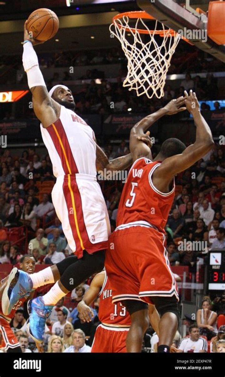LeBron James Dunks Like Kobe Bryant & The Video Is A Must-See – Hollywood Life