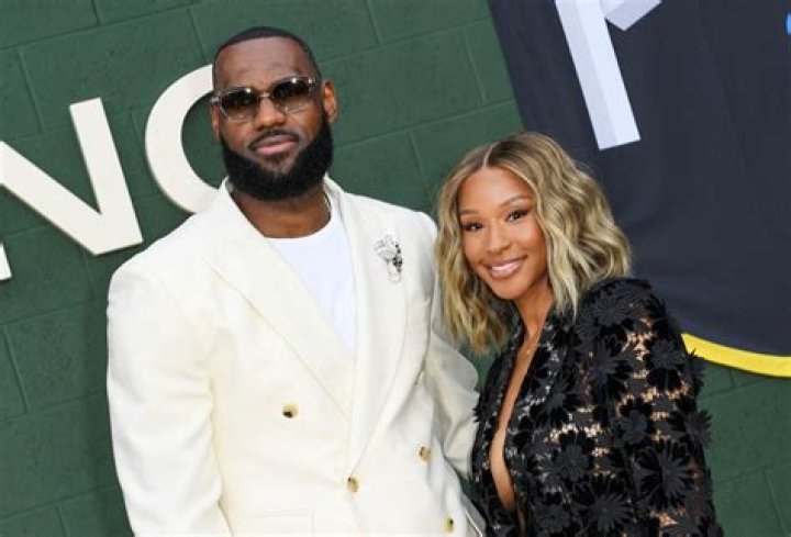 LeBron James’ Wife Savannah’s Blonde Hair: Photos – Hollywood Life