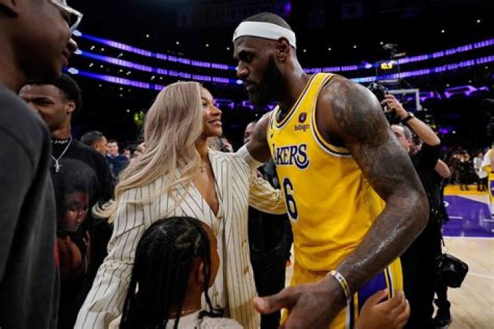 LeBron James & Wife Savannah Spotted On Rare Date Night Out Together At Nobu — Photo