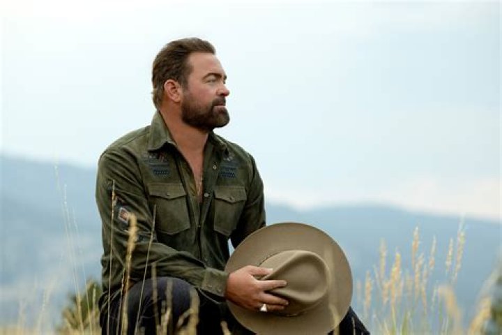 Lee Brice — PICS