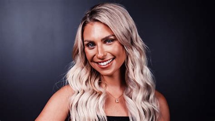 Lexi Sidders Channels Her Past Pain Into An Uplifting Anti-Bullying Anthem ‘Better Off (A Loser)’
