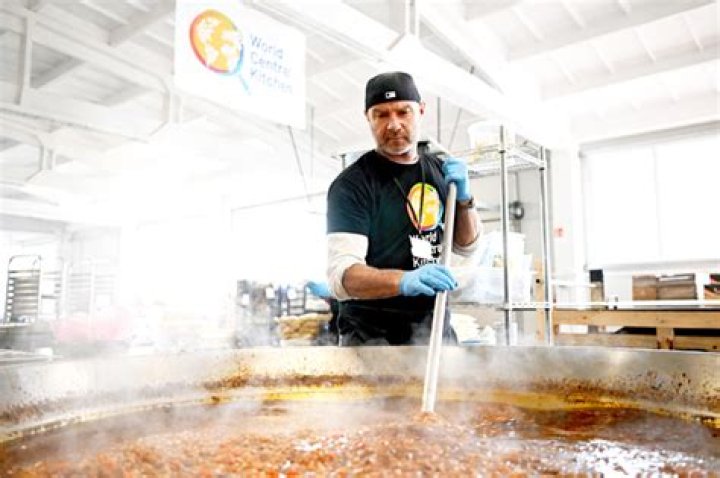 Liev Schreiber Helps Cook Passover Feast For Ukranian Refugees