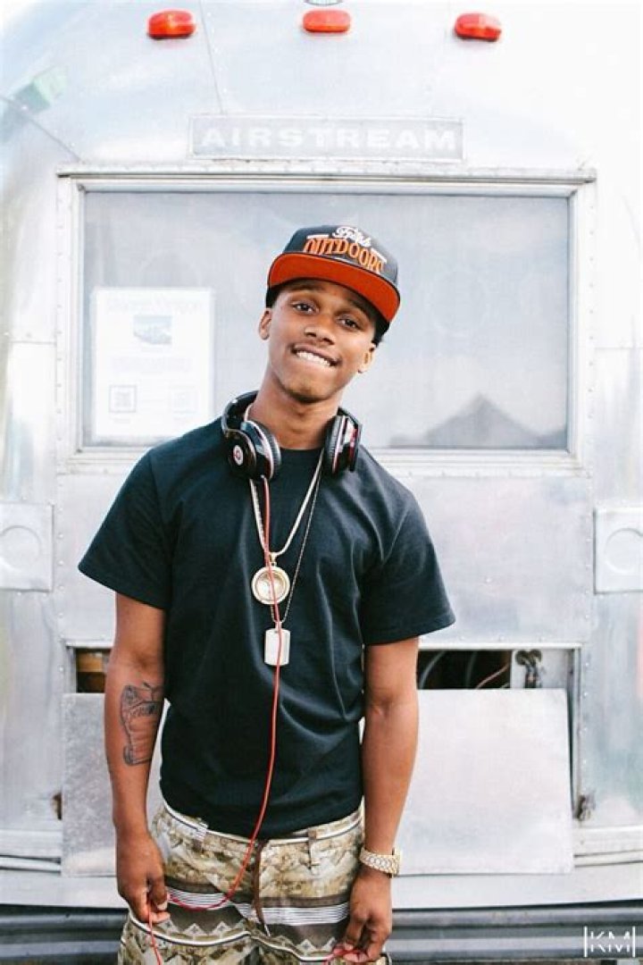Lil Snupe’s Death — Meek Mill Pays Tribute To Slain Rapper On Twitter – Hollywood Life