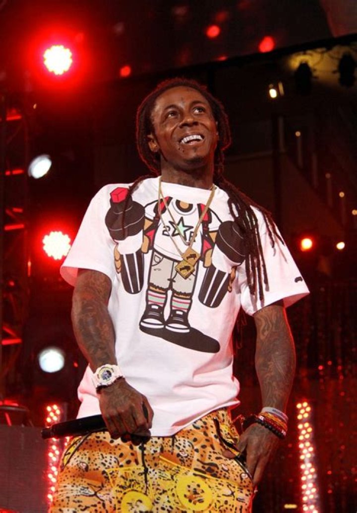 Lil Wayne Lyrics — Weezy Rapped About Seizures Before Nearly Dying From One – Hollywood Life