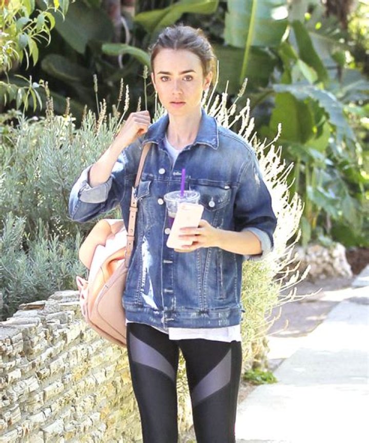 Lily Collins Without Makeup: Photos – Hollywood Life