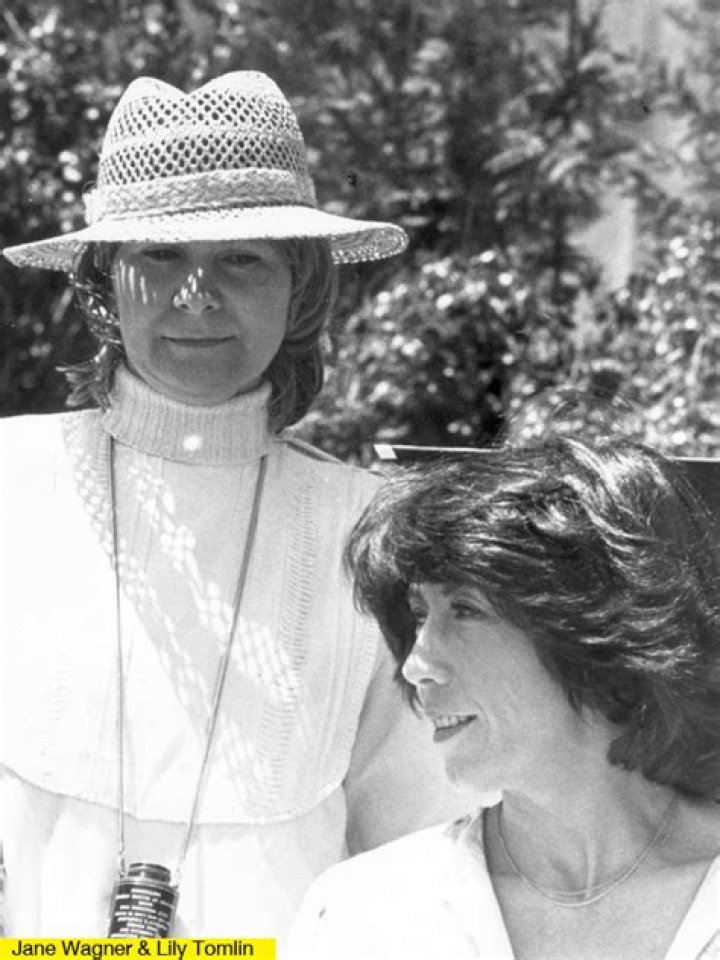 Lily Tomlin Married Jane Wagner — Actress Weds Partner On NYE After 42 Years – Hollywood Life