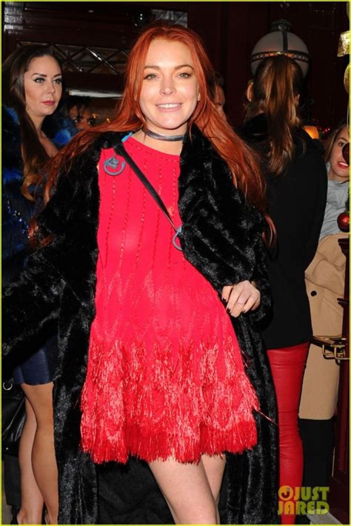 Lindsay Lohan Shows Off Bizarre Bruises In New Bikini Pic