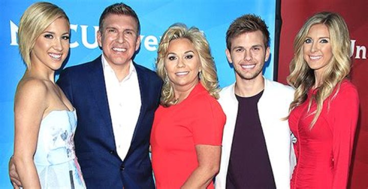 Lindsie Chrisley Talks What Todd & Julie Are Doing Before Prison – Hollywood Life