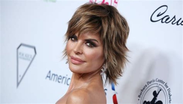 Lisa Rinna Debuts New Blonde Hair Makeover & Emma Roberts & More Stars Freak: ‘Wow Queen’