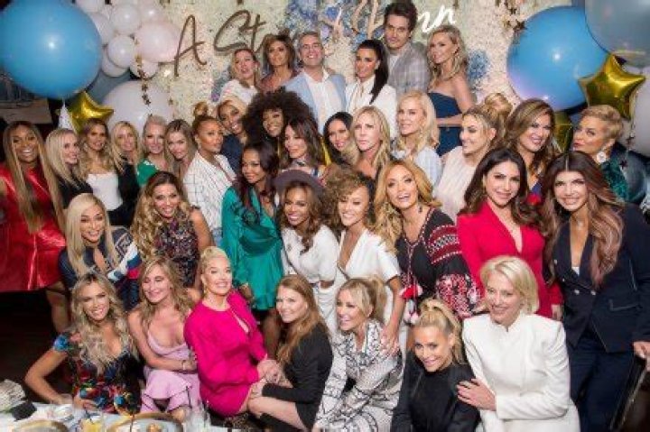 Lisa Rinna Starts Real Housewives Dance At Andy Cohen’s Baby Shower – Hollywood Life