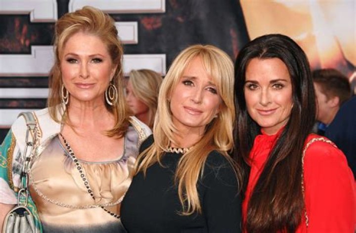 Lisa Vanderpump Is Rooting For Kathy Hilton On ‘RHOBH’: She ‘Won’t Take Any Nonsense’