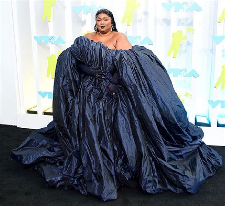 Lizzo At The 2022 VMAs: Photos – Hollywood Life