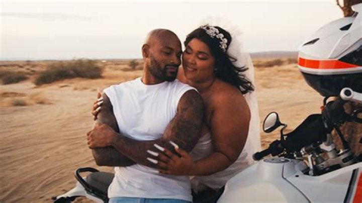 Lizzo Kisses Tyson Beckford In Her ‘2 Be Loved’ Music Video – Hollywood Life