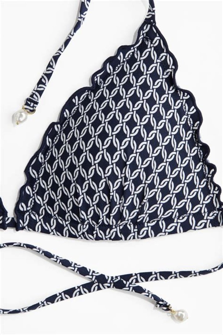 Lizzo Rocks Aqua Patterned Bikini In Sexy Poolside Photos
