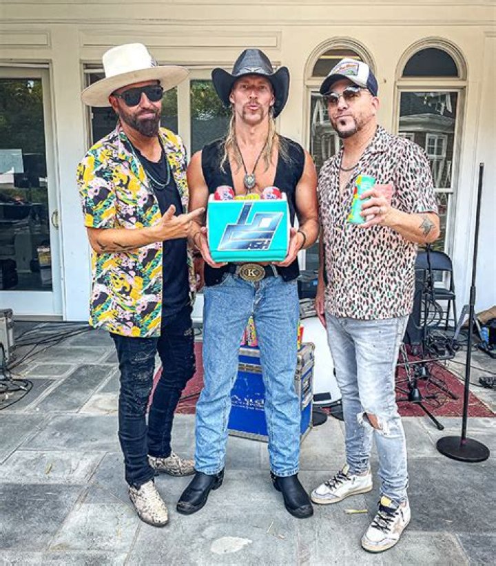 LOCASH Talks Songwriting & Writing Tim McGraw’s Truck Yeah (Exclusive) – Hollywood Life