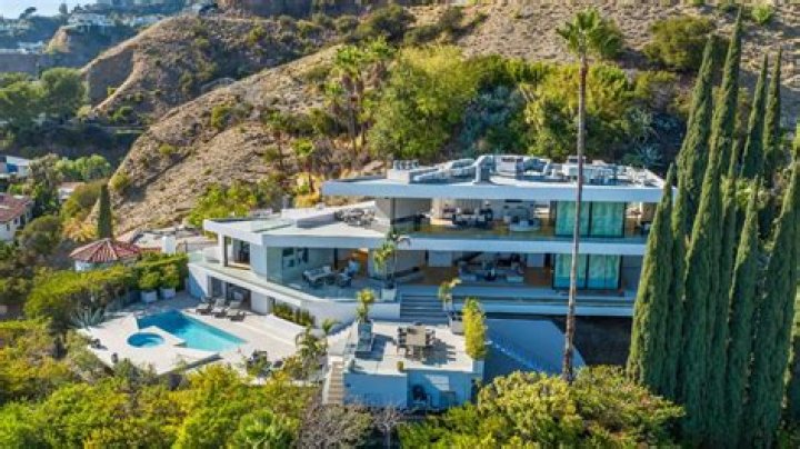 Looking For A Home – Hollywood Life