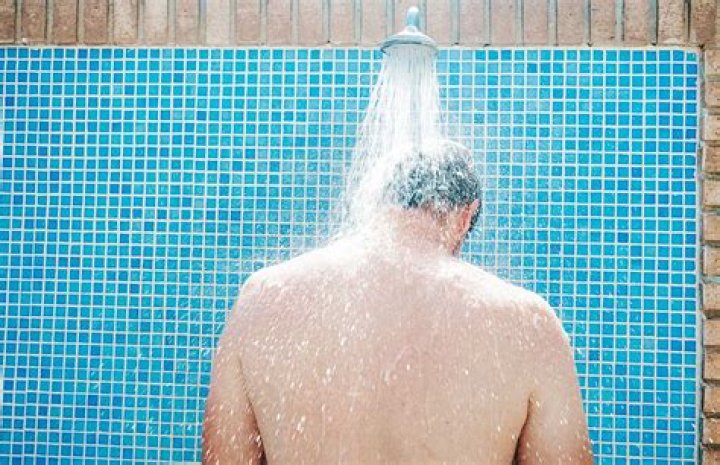 Looks Toned & Sexy At 50 While Rinsing Off – Hollywood Life