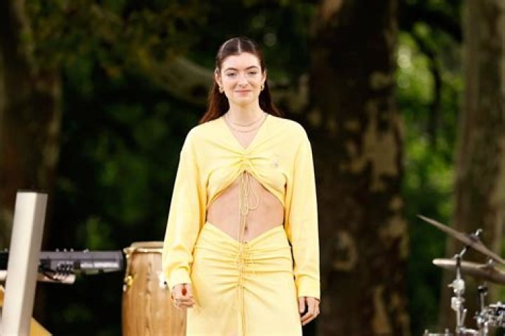 Lorde Teases Long-Awaited 3rd Album & Her Fans Get Emotional Over Twitter: She’s ‘Coming To Save 2020’